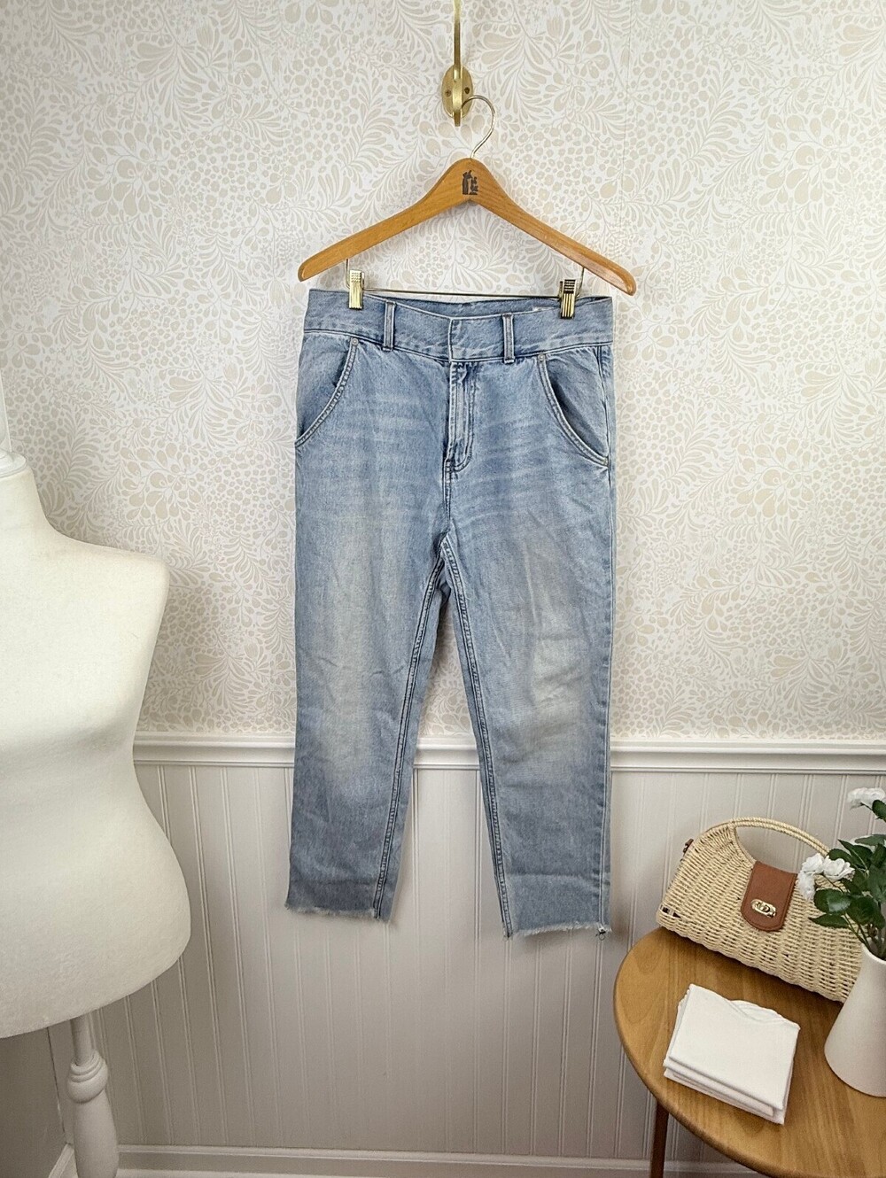 We The Free Straight Leg High Rise Light Wash Denim Raw Hem Jeans - Size - 29